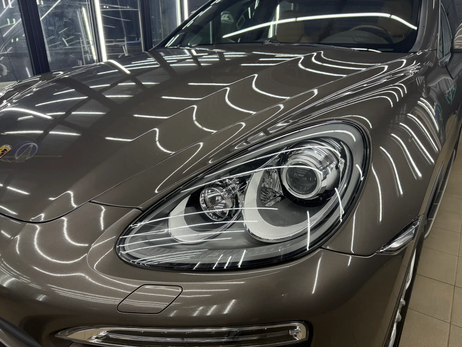 Фара и кузов Porsche после ухода в Detella