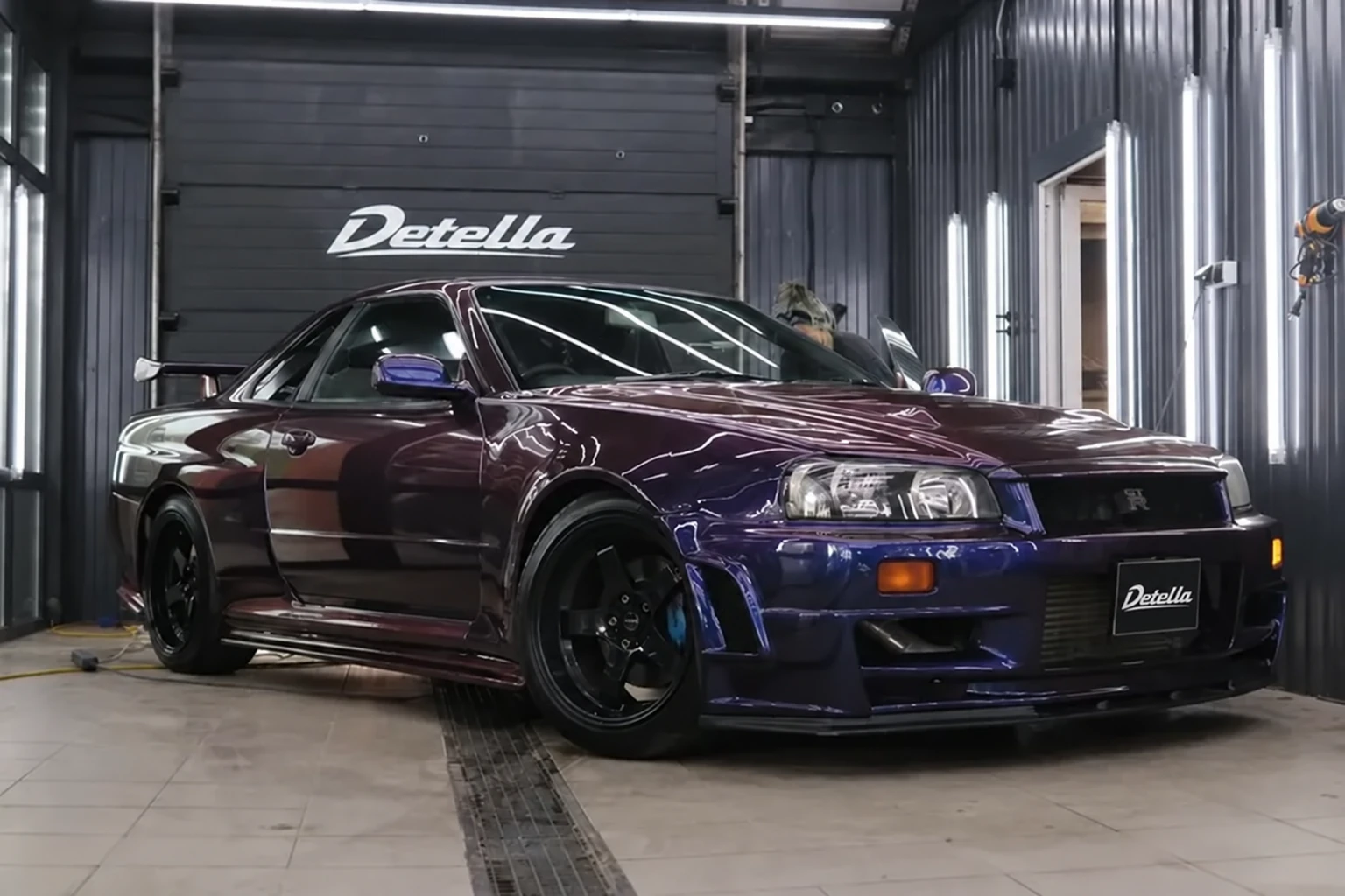 Nissan Skyline в студии Detella