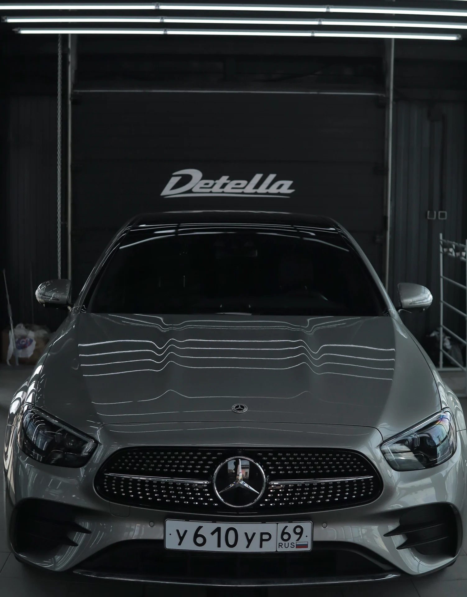 Mercedes-Benz · серебристый в студии Detella
