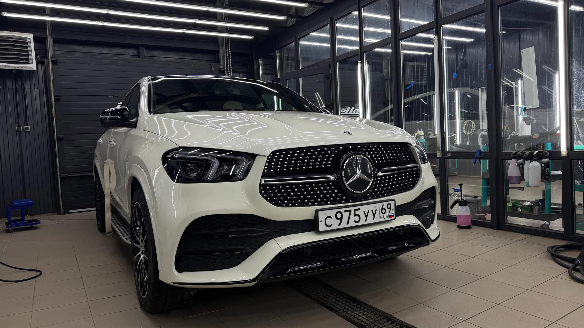 Mercedes-Benz · белый в студии Detella